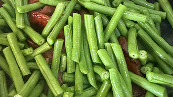 记录 篇二十五：中秋佳节的美食实在是太多了，今天分享一道腊肠炒豇豆。