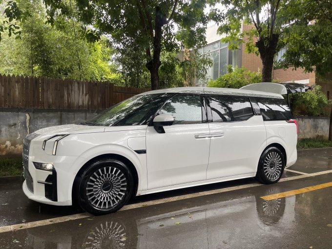 极氪新能源车