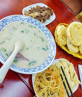 羊汤，酱牛肉配烧饼，真好吃啊