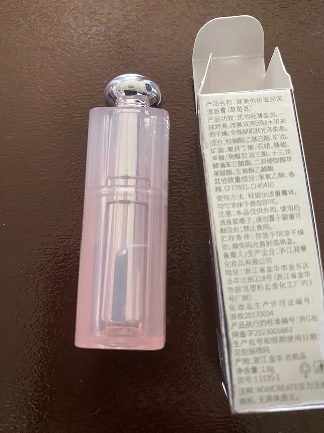 告别干燥脱皮，教你正确使用润唇膏!