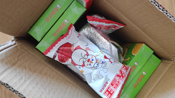 蜜雪冰城雪王柠檬液果汁维C冲泡冲饮NFC饮料独立包装便携6条装是一种方便携带的饮品