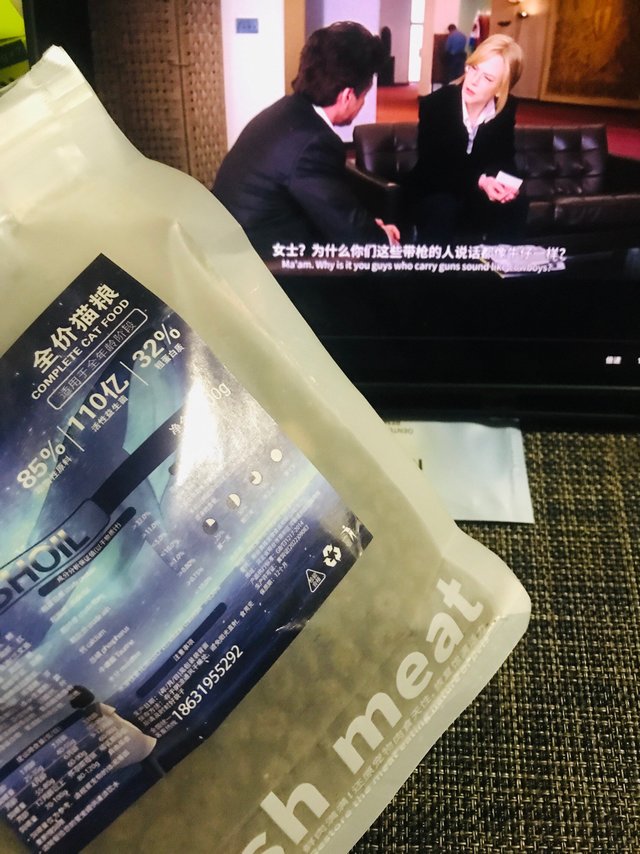 冻干满满还很香 流浪小橘拍手称喵