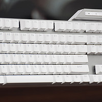 雷柏V700DIY机械键盘：104键可编程，热拔插轻松换轴DIY