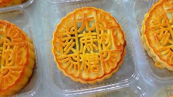 中秋送礼送月饼，还是经典口味更吃香