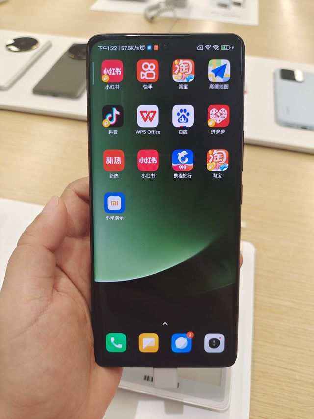 小米13，我自己去店里看的实物，我看到这只不频闪