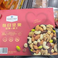 山姆超级便宜划算的坚果礼盒，红色喜庆包装更适合送礼哦