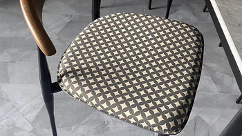 意大利进口拉米娜岩板餐桌是一款高品质的定制家具