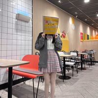 她私底下就是冰激凌薯条都来的啊• ·̫ •