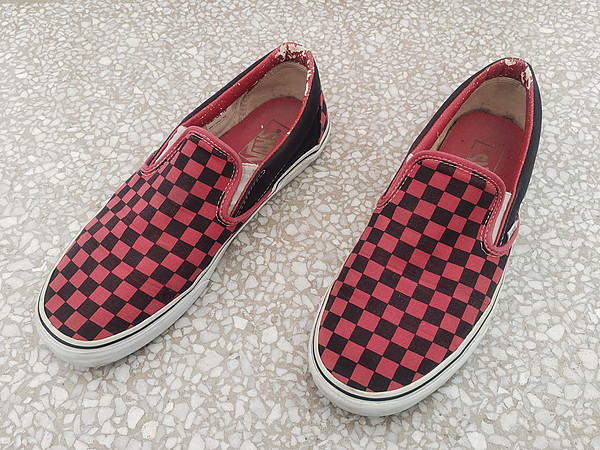 虽不舍，但终得告别的 Vans Slip-On 一脚蹬帆布鞋