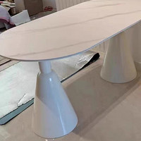 惟艺邦黑白岩板餐桌是一款适用于小户型家庭的现代