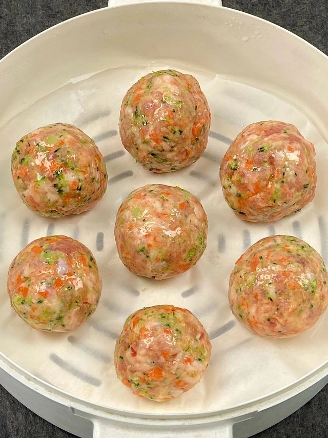 蔬菜蒸肉丸