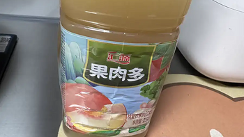 ​汇源1.5L,2.5L果肉多果益多桃橙山楂猕猴桃果肉饮料(1桶2桶装)是一款口感丰富、营养丰富的饮料。