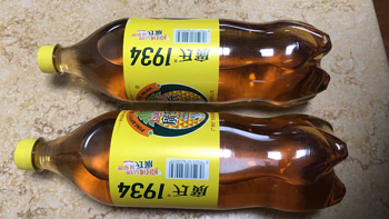 广氏菠萝啤1.25L*2大瓶装整箱非广式果味碳酸饮料是一种口感清爽、口味独特的果味风味饮料。