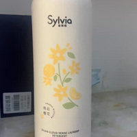 香维娅香氛洗衣液橙花云感750g持久留香高效洁净除螨，是一款专注于提供卓越洗衣体验的产品