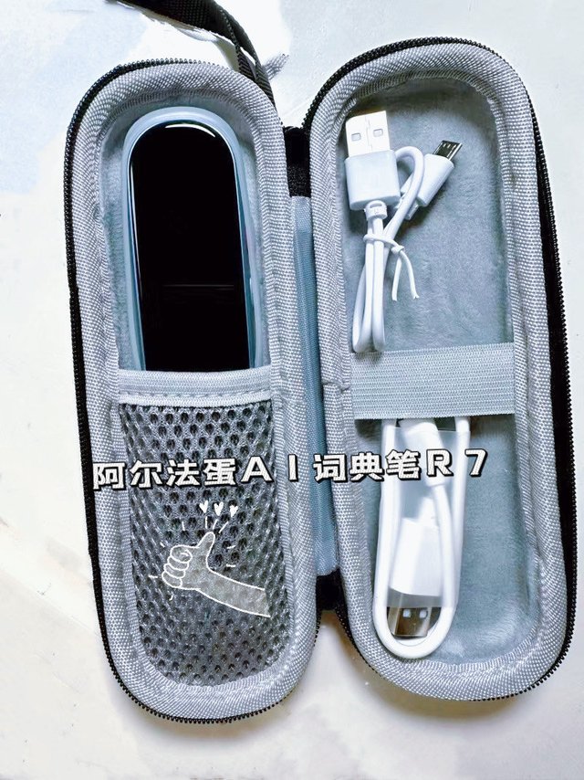 自从买了阿尔法蛋AI词典笔R7，孩子都能够独立学习了