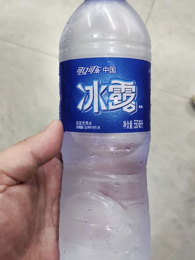 可口可乐的冰露饮用水挺便宜的