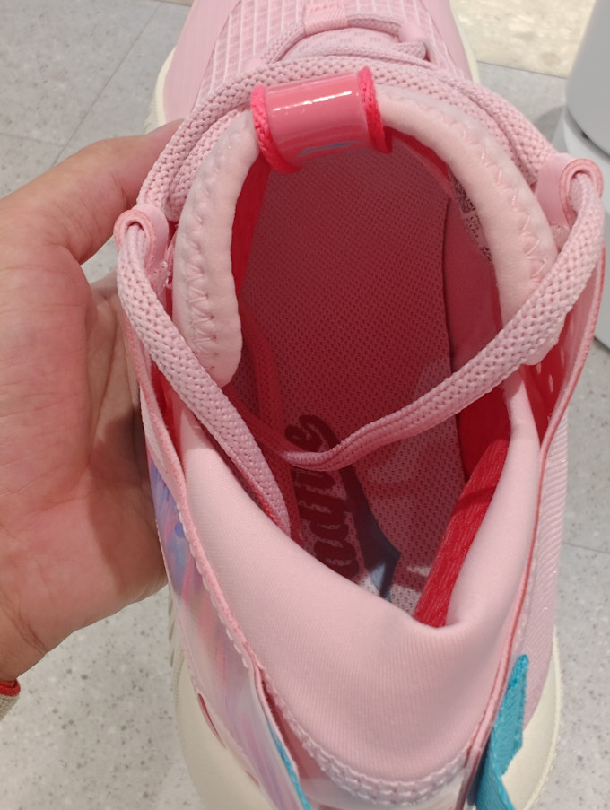 李宁篮球鞋