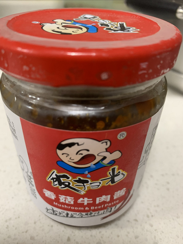 有小肉丁的牛肉酱