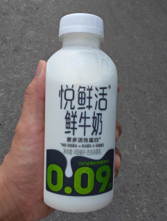 悦鲜活鲜牛奶，早餐好选择