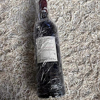 拉菲古堡正牌红酒是法国著名的干红葡萄酒品牌
