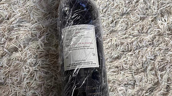 拉菲古堡正牌红酒是法国著名的干红葡萄酒品牌