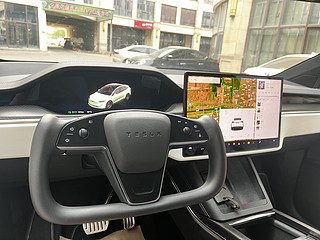 驾驶特斯拉 Model X，享受周末出行的完美体验！