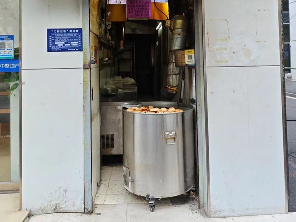 小烧饼酥脆可口，一口一个！