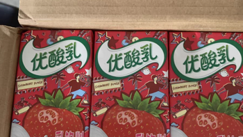 中秋节将至，作为送礼的最佳选择之一，伊利优酸乳草莓味含乳牛奶饮料整箱礼盒引起了广泛关注