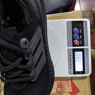 阿迪达斯ultraboost. Light材质黑武士