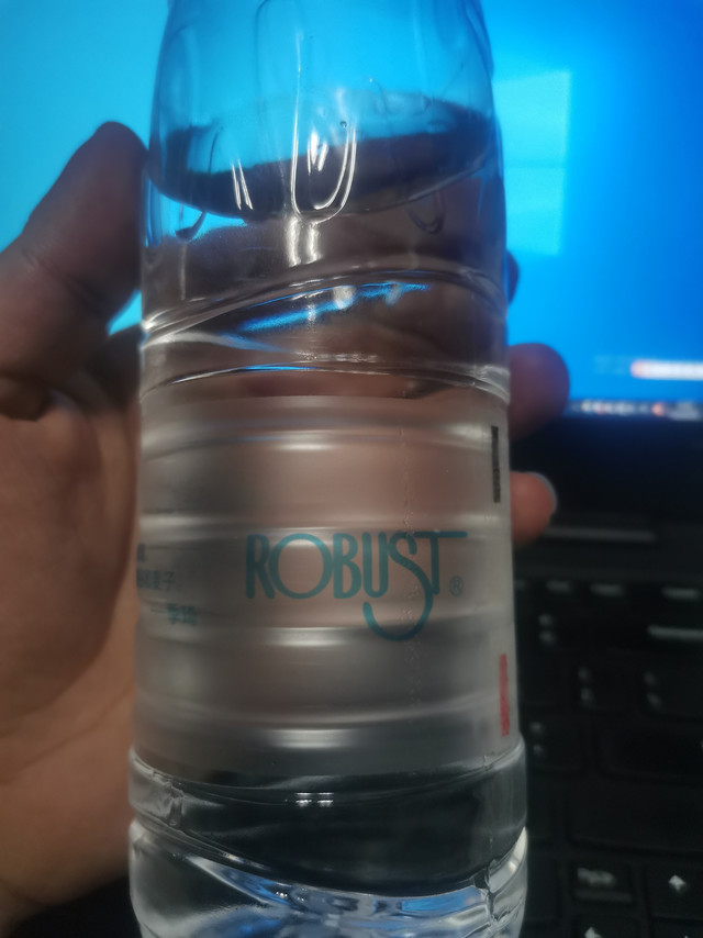 乐百氏矿泉水，喝着有点厚