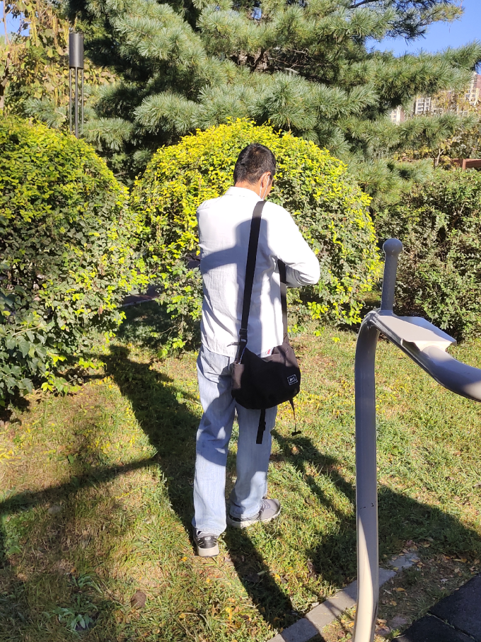 回力男士双肩包