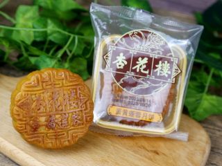 杏花楼蛋黄莲蓉月饼