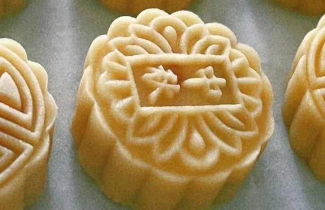 中秋礼品必备，美味月饼和甜美石榴！
