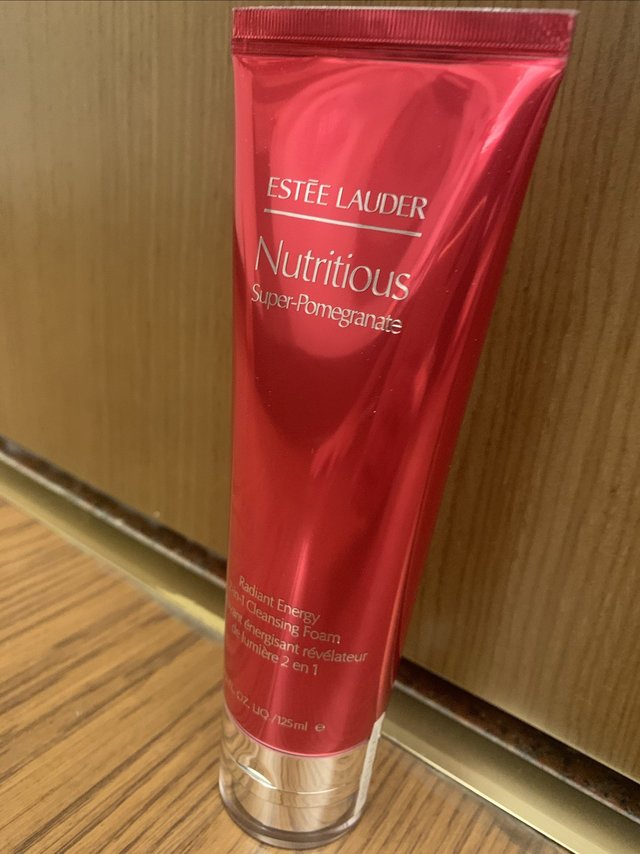 雅诗兰黛红石榴洗面奶
