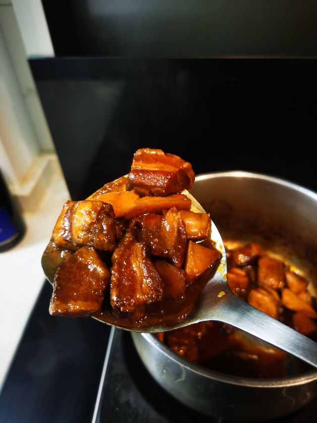 「红烧肉 + 红酒，美味极致，人间美味!」