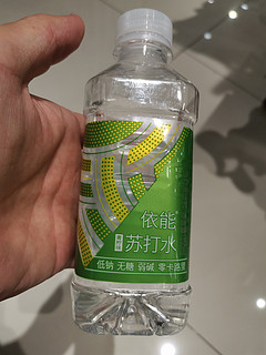 依能青柠苏打水