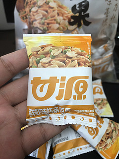 吃货宅家过国庆，美味零食不能少，甘源虾条豆果分享