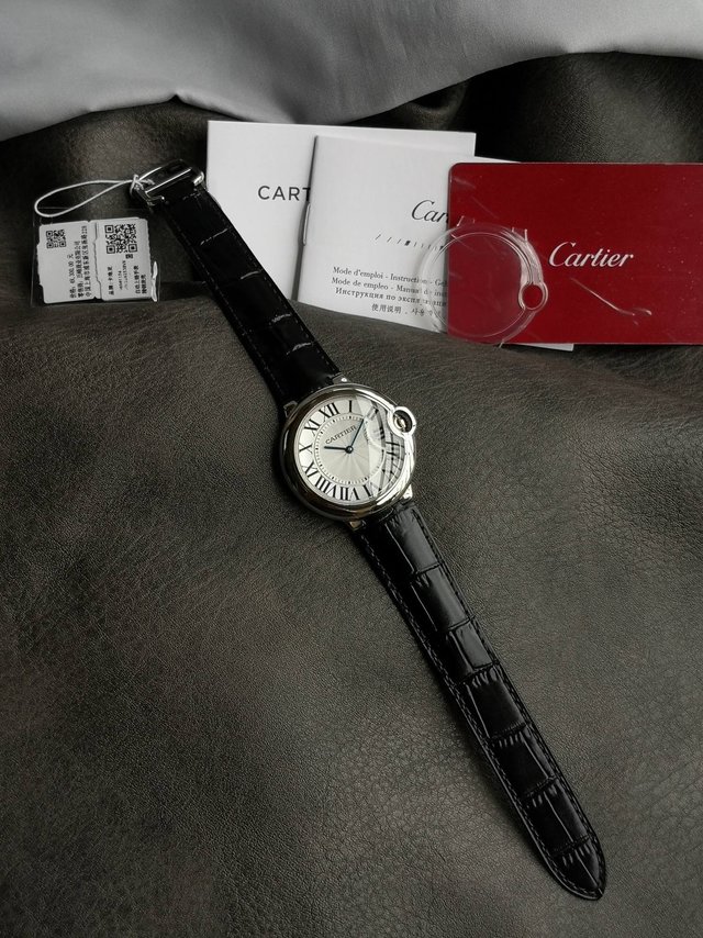 卡地亚蓝气球系列 经典男士时装腕表 喜欢吗