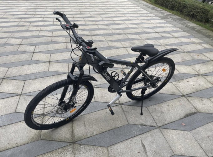 吉普山地车