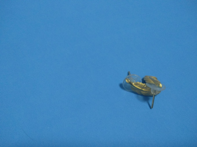 周生生黄金耳饰