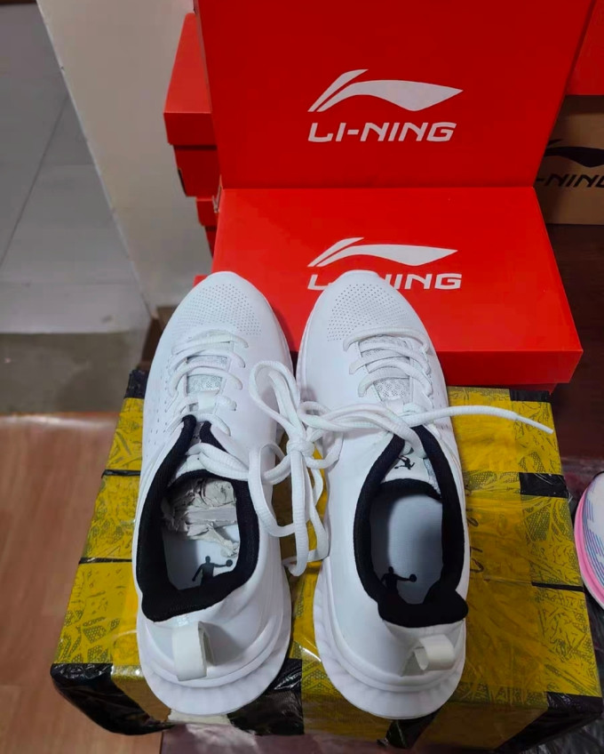 李宁休闲皮鞋