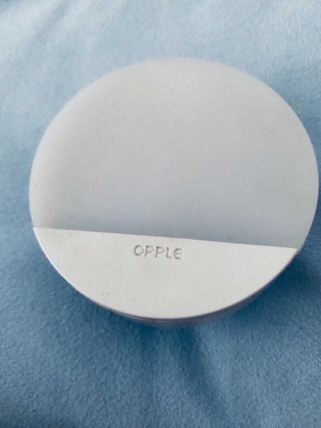 用了好长时间的小夜灯：欧普插座式小夜灯