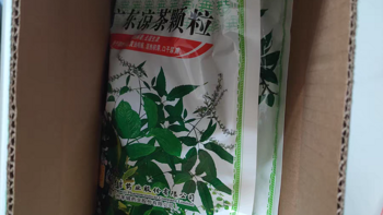 王老吉广东凉茶颗粒是一种传统的中草药制剂，具有清热解毒、祛湿降火的功效。