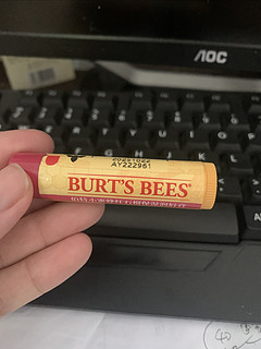 5.9元的伯特小蜜蜂唇膏用起来有点糊嘴😂