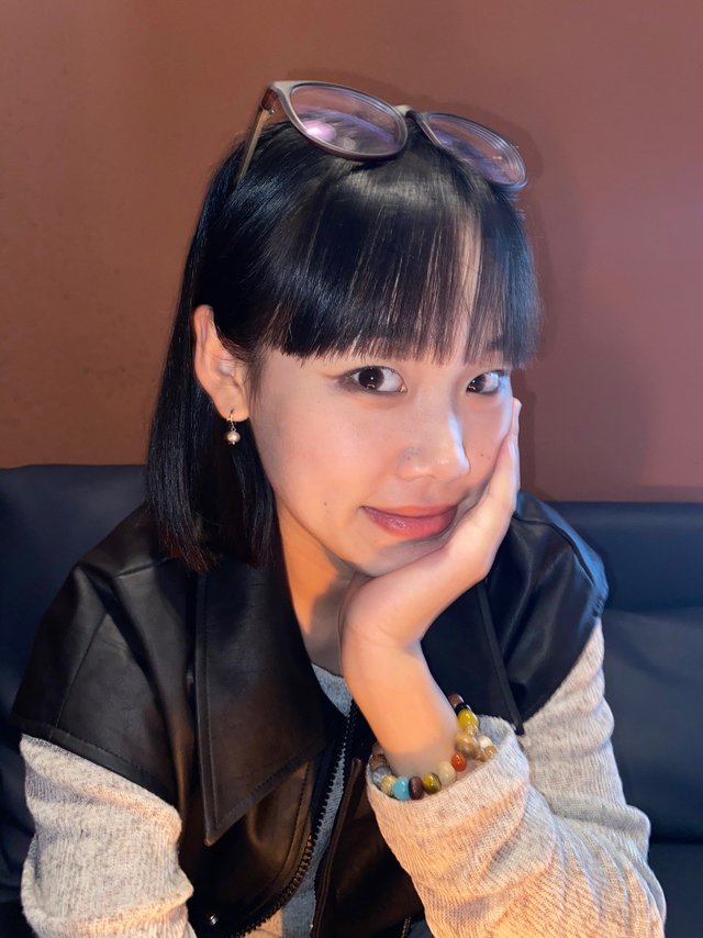 大眼镜框显脸小