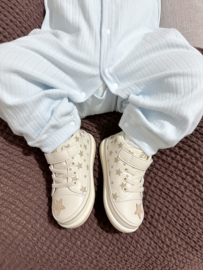 婴儿鞋袜