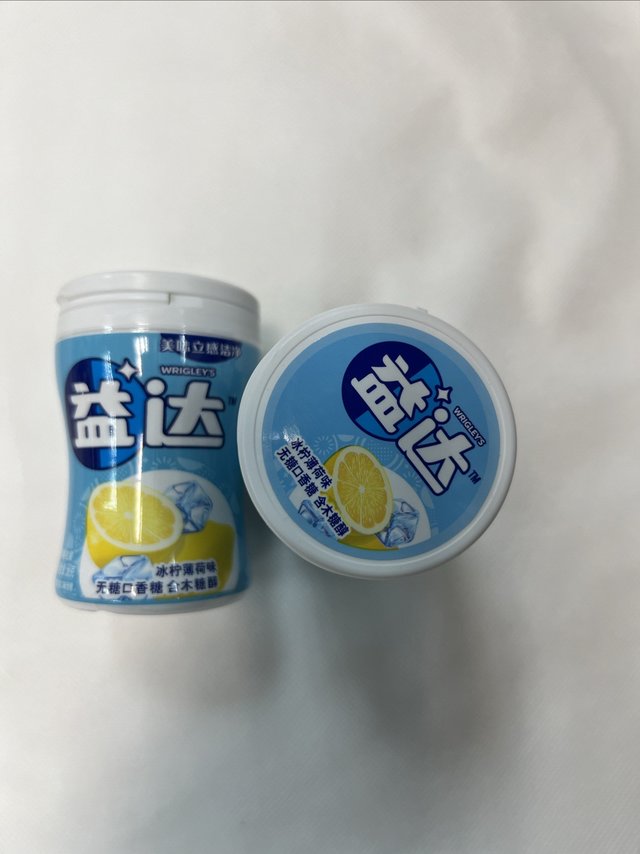 关爱牙齿，餐后嚼两粒益达口香糖