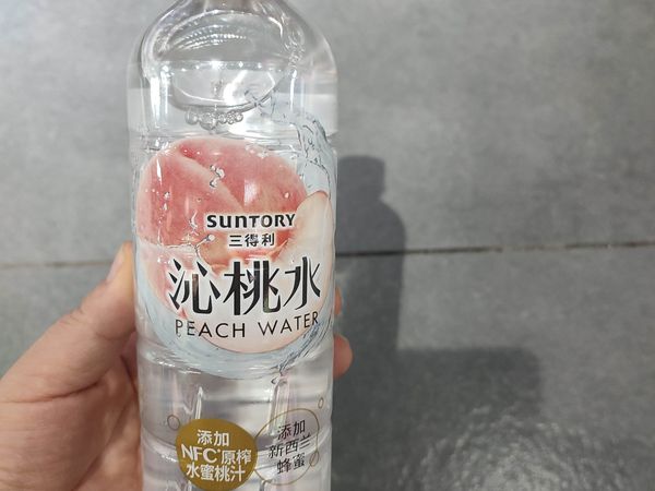 三得利不仅有乌龙茶，这个沁桃水果味饮料也不错啊