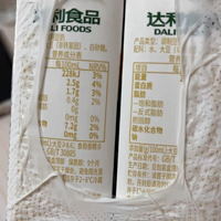 豆本豆唯甄原味豆奶是一种植物蛋白营养早餐奶，每件装包含250ml的豆奶，共有6盒。