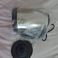 万利达电热水壶是一款功能强大的家用电器，它采用不锈钢材质制作而成